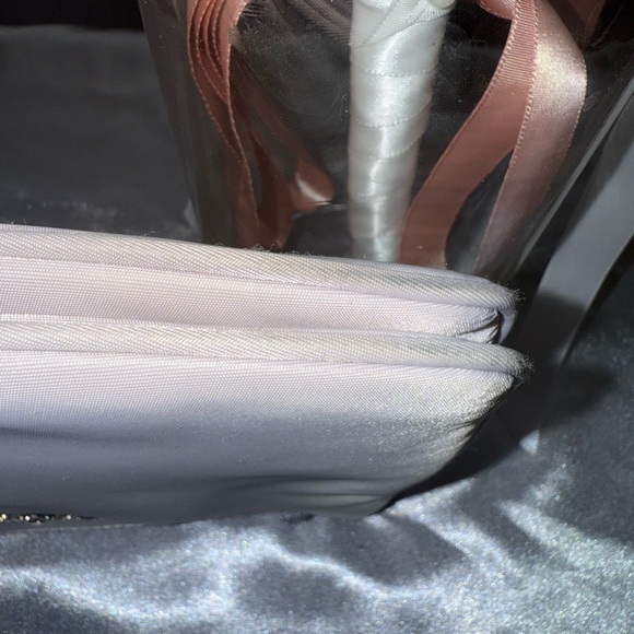 EUC - Kate Spade Chelsea Medium Wristlet - Picture 11 of 11